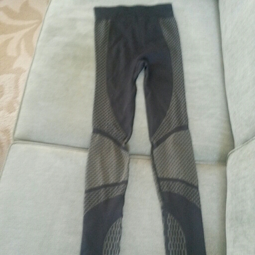 SALE! Lululemon size 4 leggings